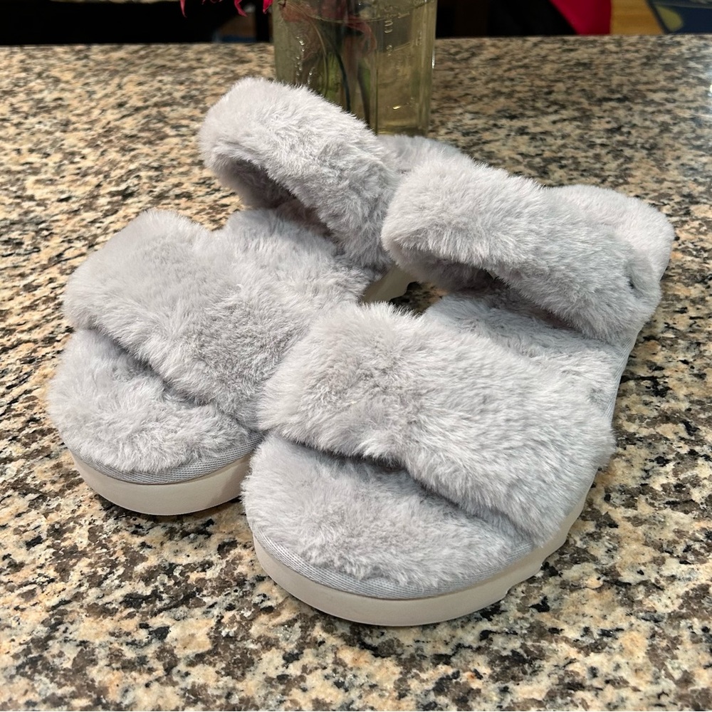 EUC Koolaburra by Ugg Sz 10 Grey Furr-ah Double Strap Fur Sandals!